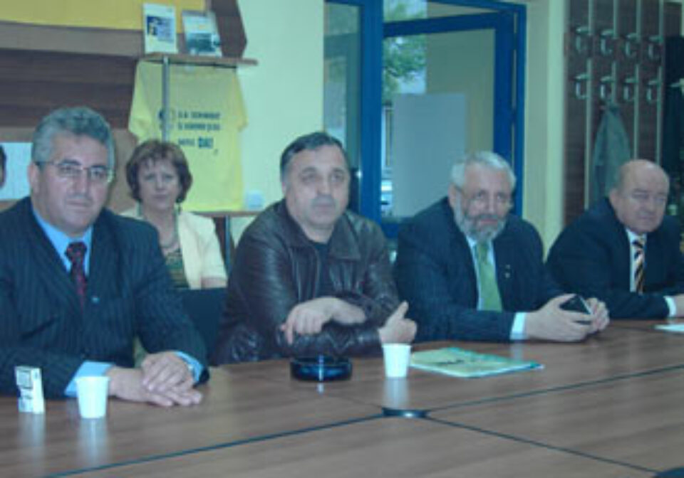 Staff-ul liberal, în frunte cu liderul judeţean, Ion Lungu şi vicepreşedinţii Mihai Aurel Steiciuc şi Valică Gorea