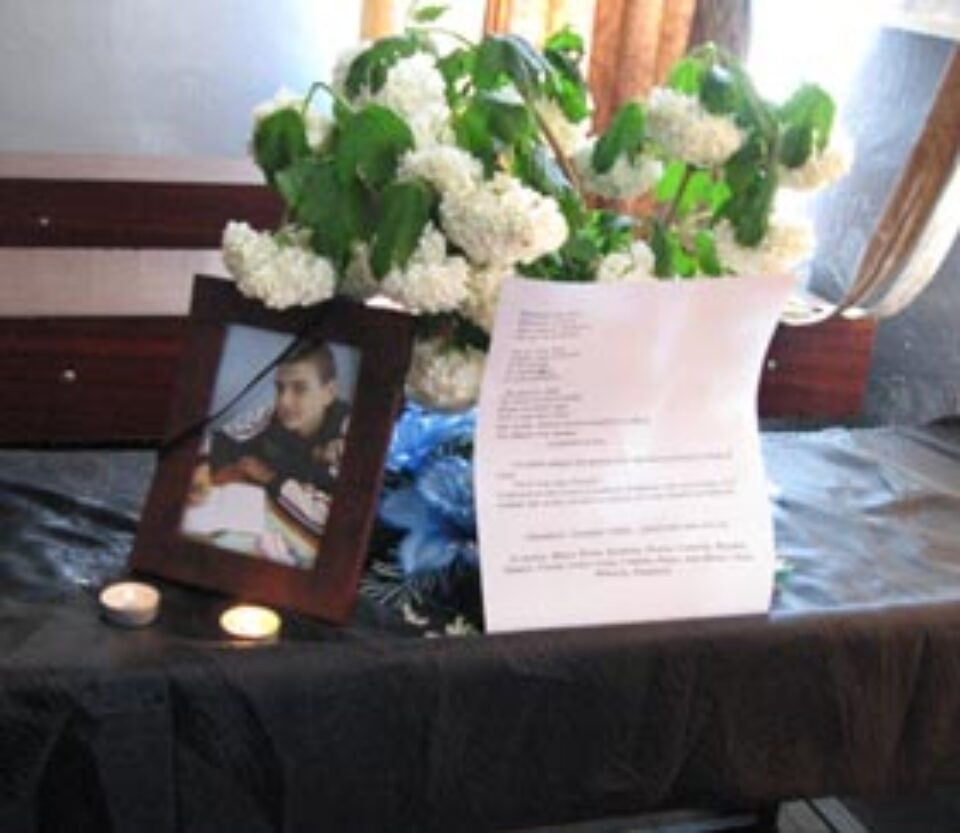 Cine răspunde pentru moartea elevului de la școala din Dumbrăveni? Cine răspunde pentru moartea elevului de la școala din Dumbrăveni?