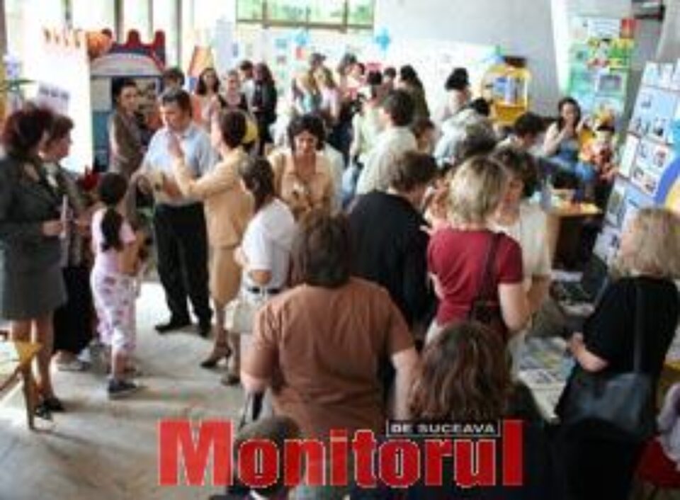 Sute de suceveni au vizitat ieri Târgul Grădinițelor Sute de suceveni au vizitat ieri Târgul Grădinițelor