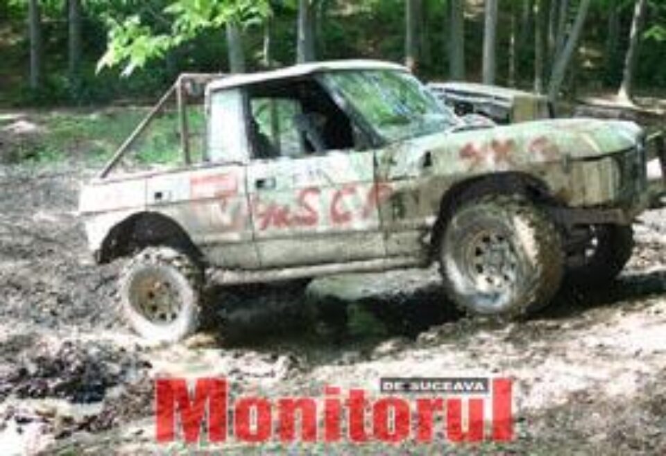 Adrenalină și noroi la primul eveniment off-road din Bucovina