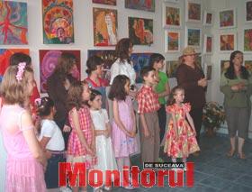 Expoziția “Universul copilăriei”, o enciclopedie colorată a vârstei înaripate