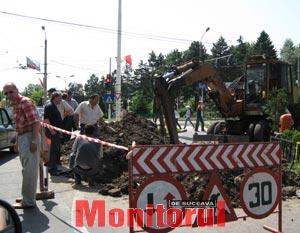 Traficul rutier în centrul Sucevei, perturbat de o avarie la conductele de apă