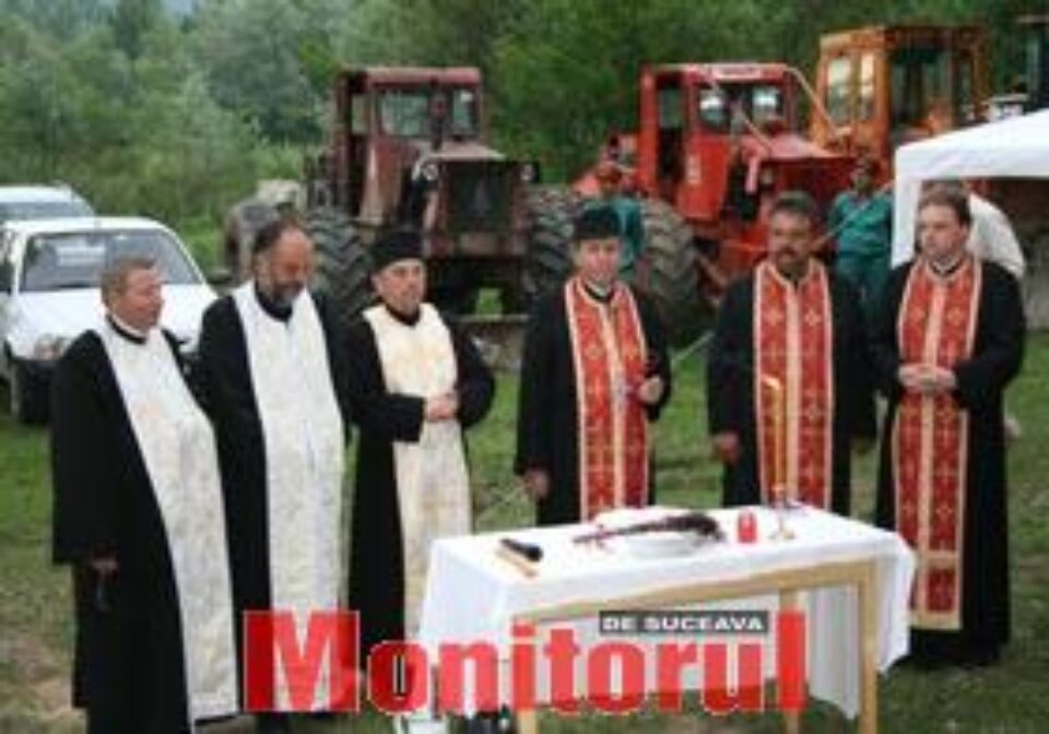 Un sobor de preoţi a sfinţit utilajele şi a binecuvântat lucrările