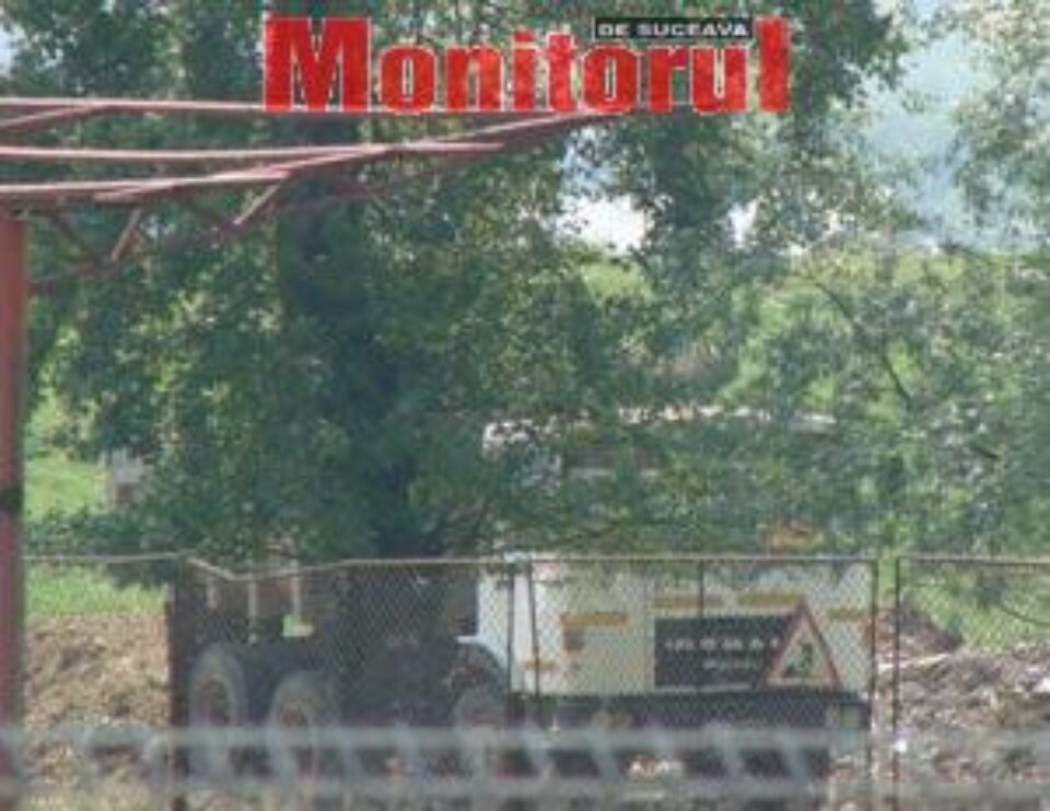 Camionul care transportă moloz lângă Strand