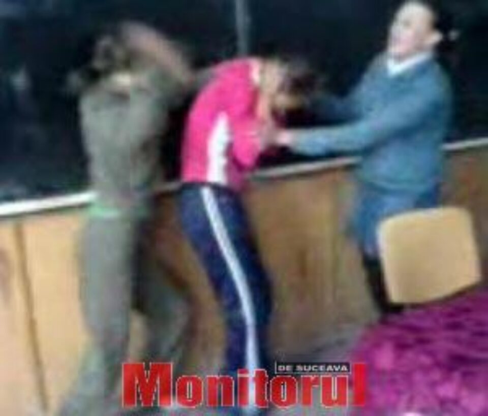 Elevele bătăușe de la Grămești au dat cu subsemnatul la Poliție Elevele bătăușe de la Grămești au dat cu subsemnatul la Poliție