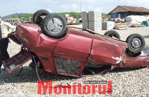 „Cascadorii” cu o Dacie, la ieșirea din Dărmănești