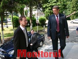 Tudor Chiuariu a fost aşteptat în faţa clădirii Parchetelor sucevene de procurorul general Lucian Stănescu