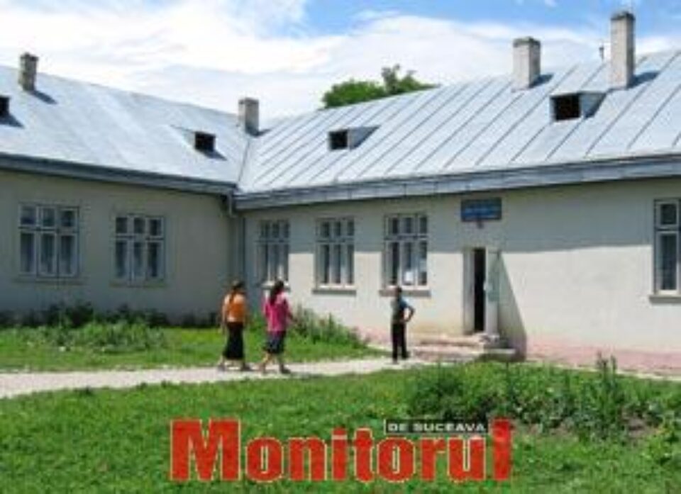 Profesori prinși de Poliție furând mâncarea elevilor