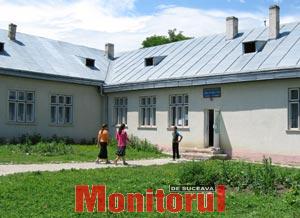 Profesori prinși de Poliție furând mâncarea elevilor