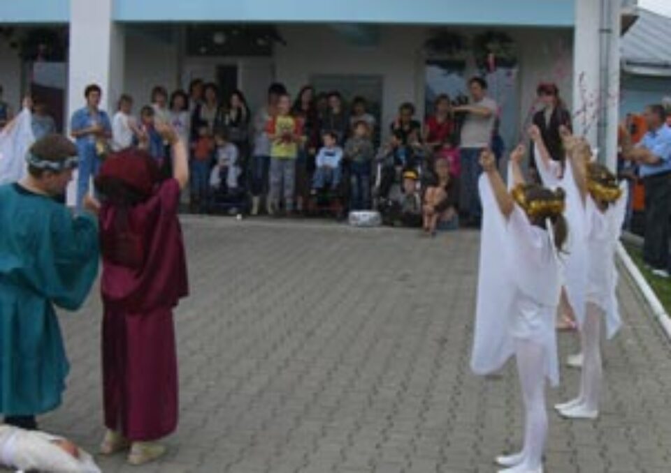 Tabără la mare pentru 12 copii cu nevoie speciale de la Blijdorp Tabără la mare pentru 12 copii cu nevoie speciale de la Blijdorp