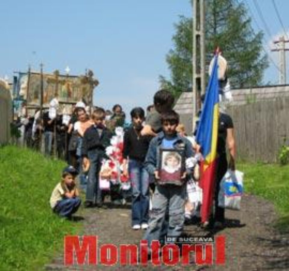 Elevele din microbuzul morții, duse pe ultimul drum Elevele din microbuzul morții, duse pe ultimul drum