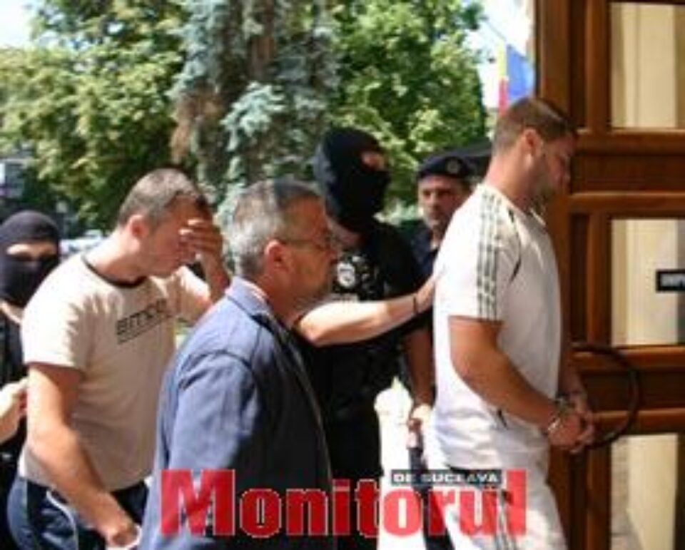 Arestați după ce au spart bancomate din mai toată Europa Arestați după ce au spart bancomate din mai toată Europa