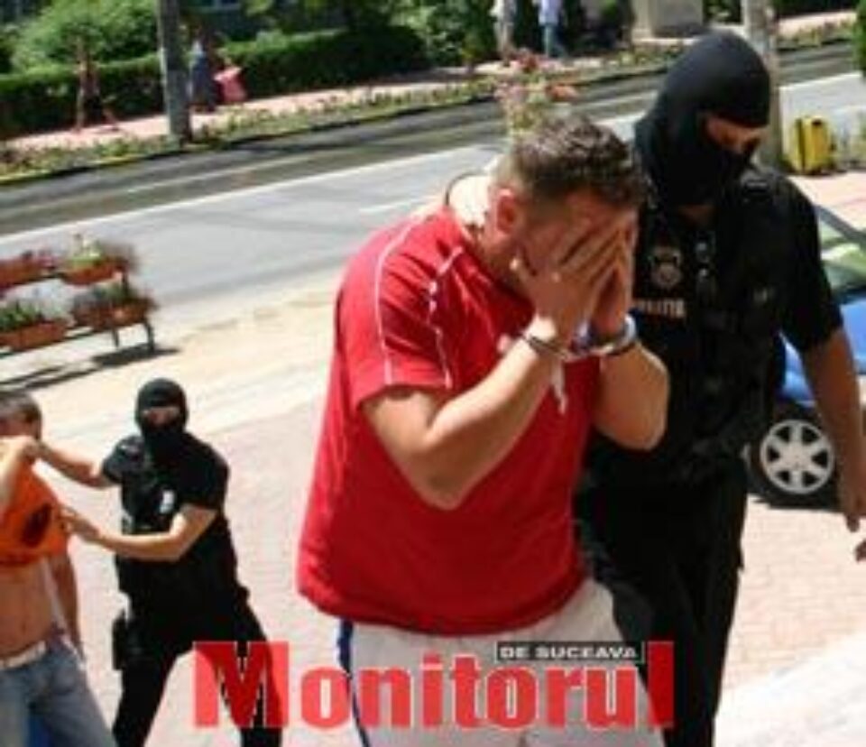 Arestați după ce au spart bancomate din mai toată Europa