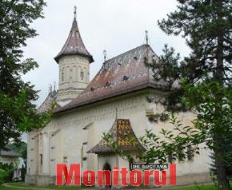 Pelerinii pot să se închine la moaștele Sf. Ioan cel Nou, scoase în foișorul mănăstirii