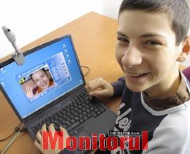 Tinerii își încep ziua pe internet