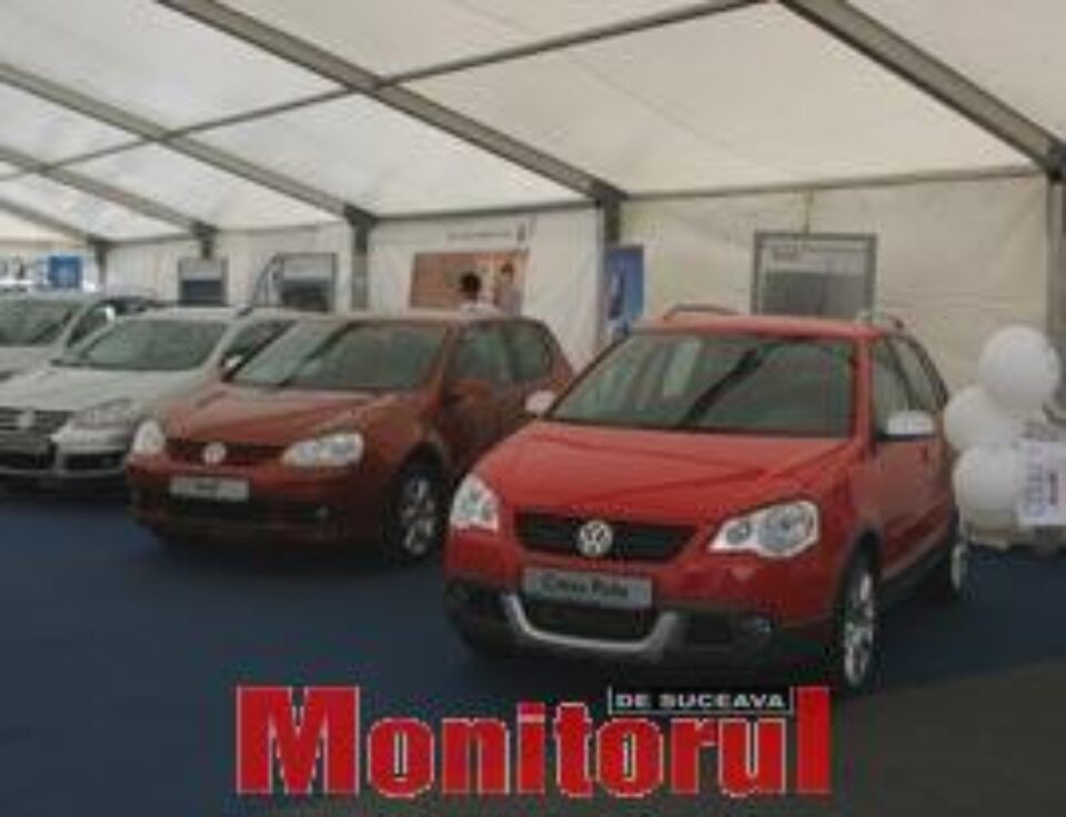 Afluență de vizitatori la Salonul Auto Bucovina Afluență de vizitatori la Salonul Auto Bucovina