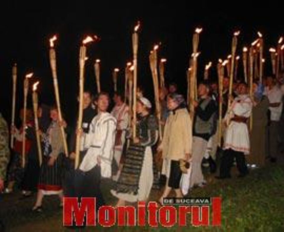 Mănăstirea Putna, însuflețită de cântece și luminată de făclii