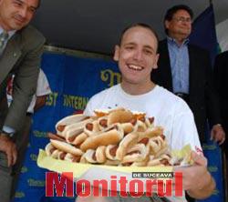 A mâncat 66 de hot dog-uri în 12 minute