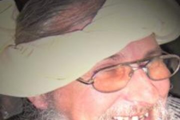 Bin Laden își face casă la Moldovița