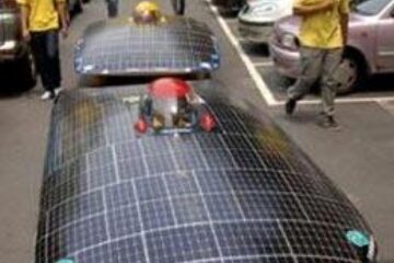 Înconjurul lumii într-o mașină solară