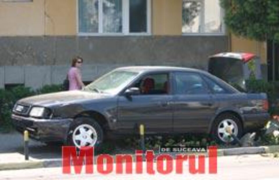 Mașină proiectată pe trotuar în urma unei tamponări pe “Ana Ipătescu”