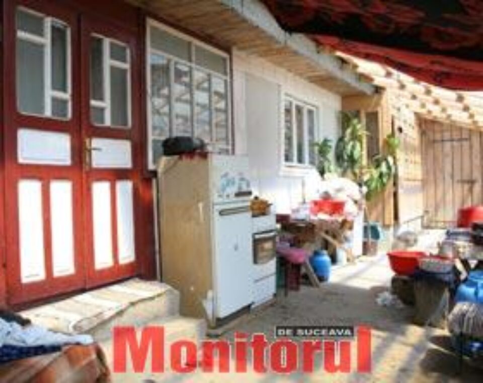 Gospodaria in care locuiesc cele doua surori Gabita si Sabina