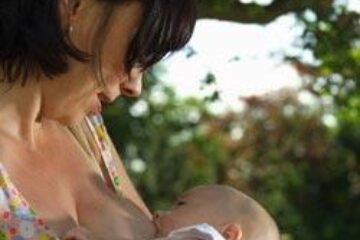 Alăptarea le face pe mămici mai sănătoase