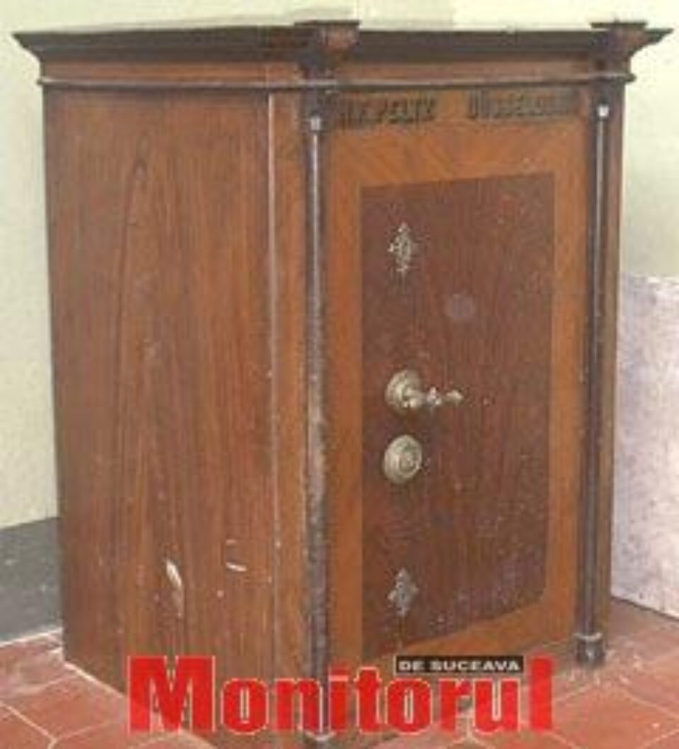 Seif cu 250 de milioane de lei vechi, furat cu totul de hoți Seif cu 250 de milioane de lei vechi, furat cu totul de hoți