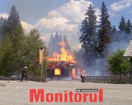 Incendiu devastator la o pensiune din Poiana Stampei