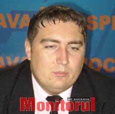 Tinerii din PD Suceava au împărțit ieri sticle cu apă trecătorilor