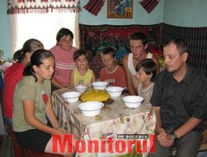 Familia Roman împreună cu o parte dintre copii