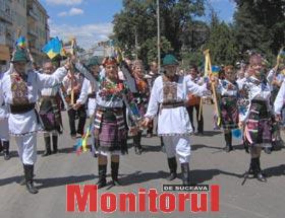 Festivalul internațional „Întâlniri bucovinene” - prima paradă europeană a portului popular