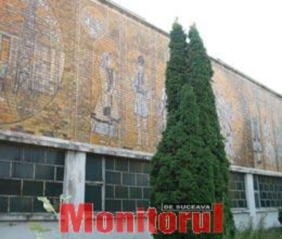 Cel mai mare mozaic artistic parietal din județul Suceava riscă să fie distrus odată cu demolarea ROMUPS