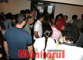 Sute de suceveni s-au călcat ieri în picioare pentru analize medicale