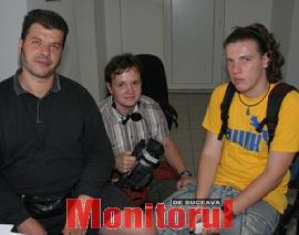 Muzicieni veniți din 11 țări, trimiși să cânte gratuit la Putna și Ciocănești