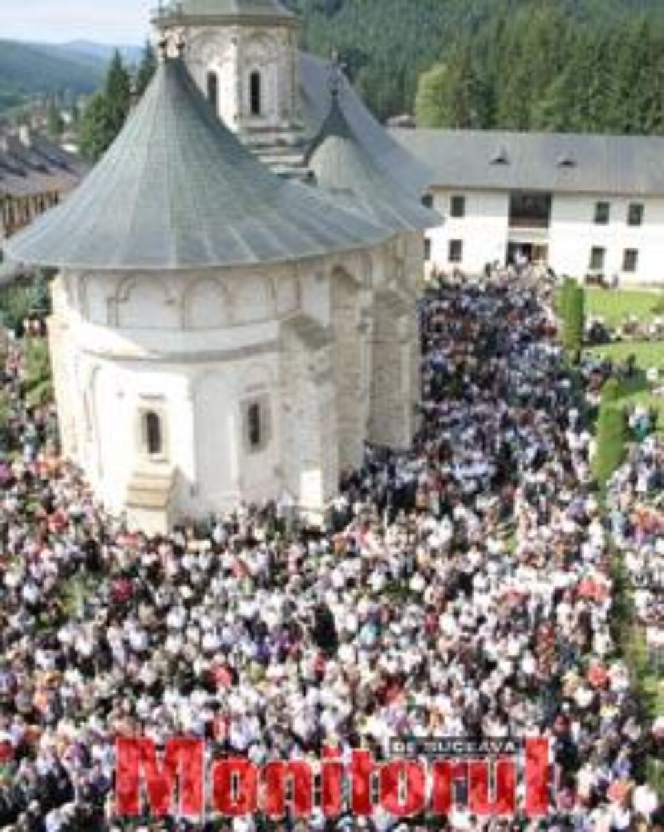 Peste 10.000 de pelerini la hramul mănăstirii Putna