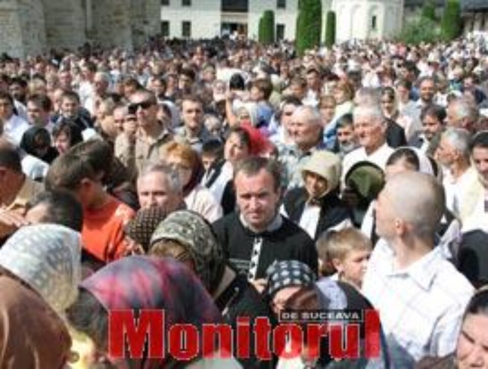 Peste 10.000 de pelerini la hramul mănăstirii Putna