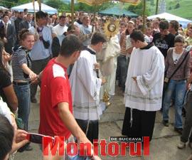 Mii de credincioși în pelerinaj la Sanctuarul Maicii Domnului din Cacica