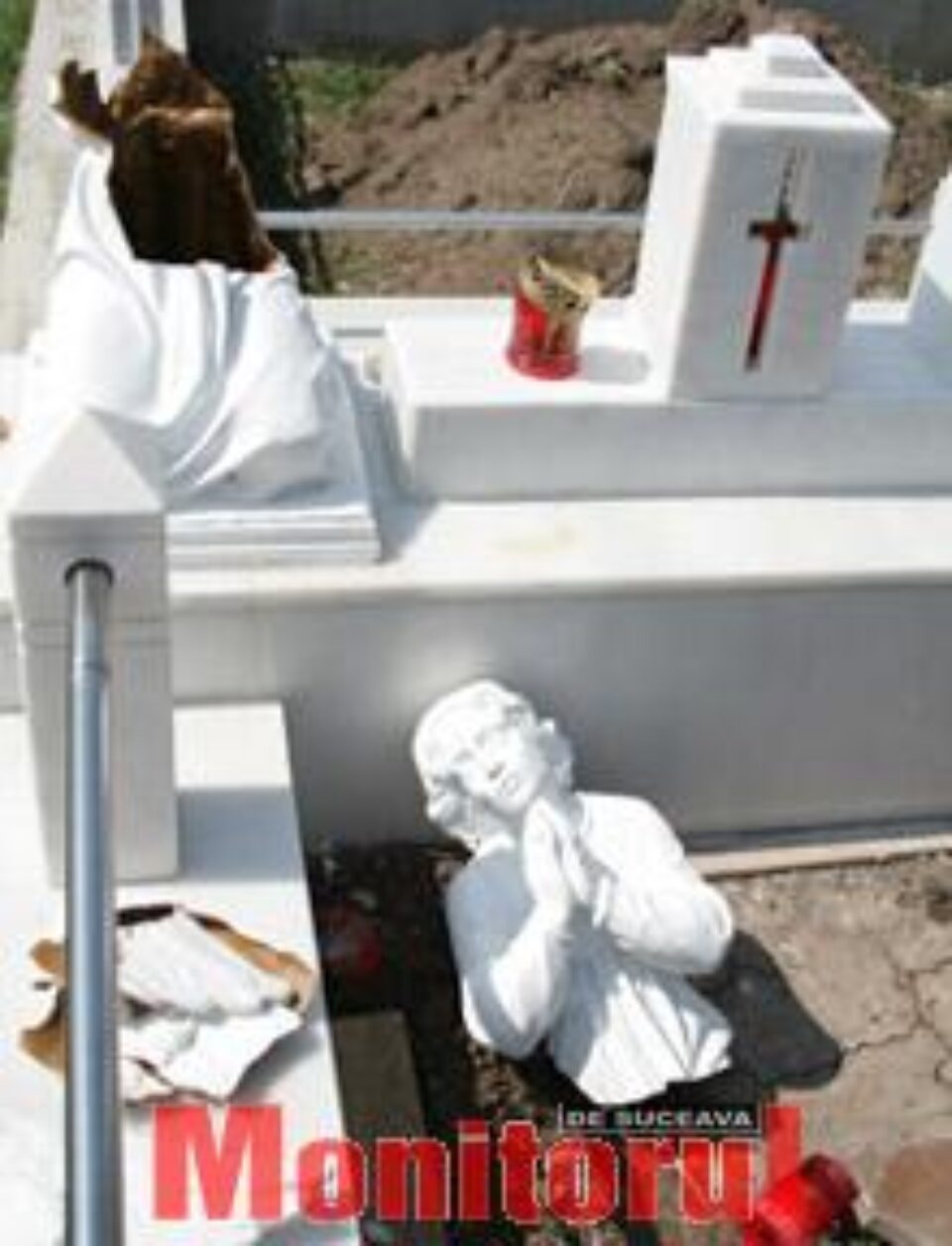 Profanatori în cimitirul din Șcheia Profanatori în cimitirul din Șcheia