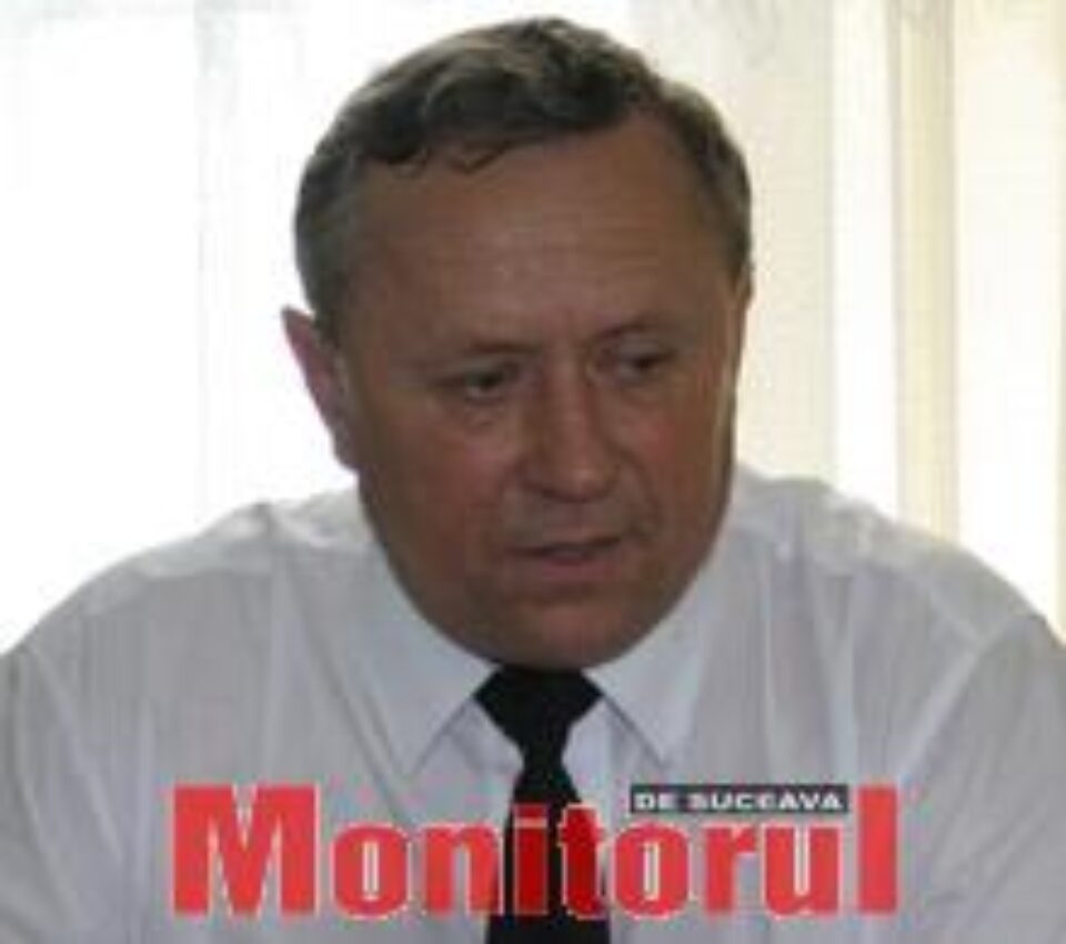 Directorul scolii Constantin Grosu