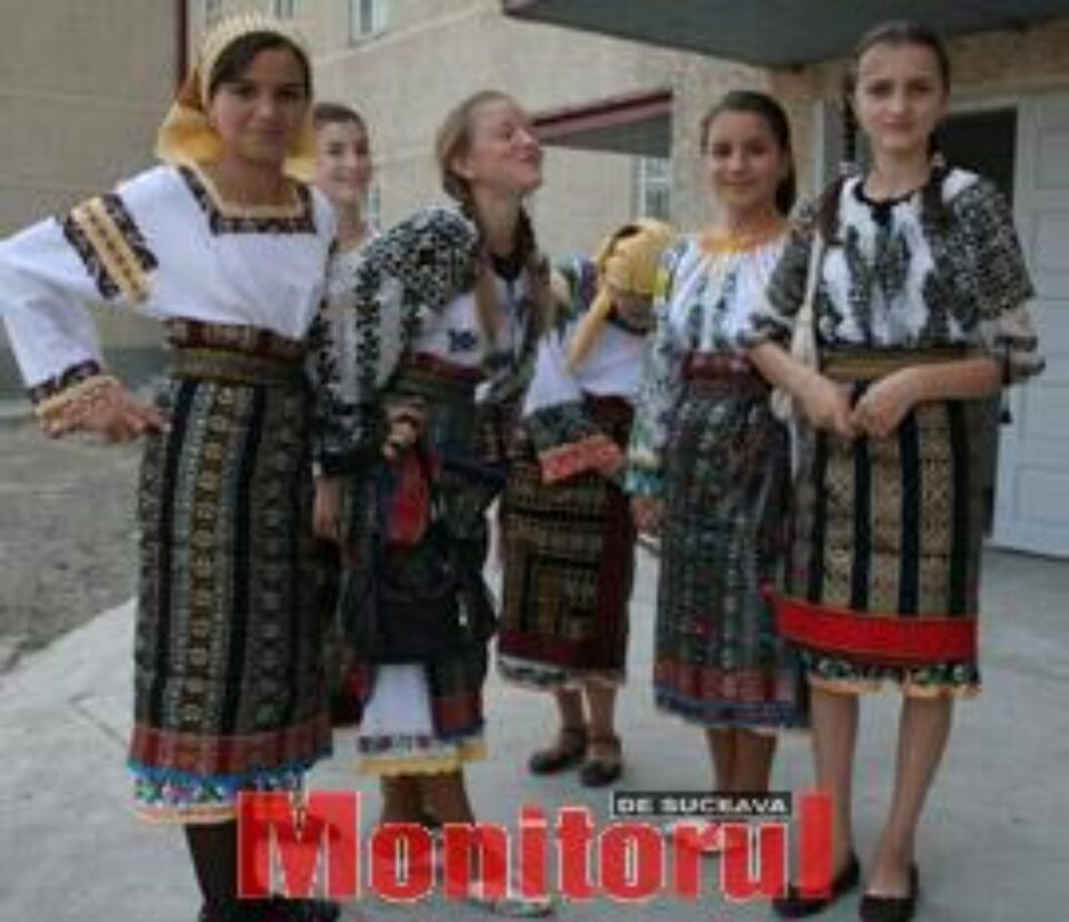 Un secol de carte pe băncile școlii din Bosanci