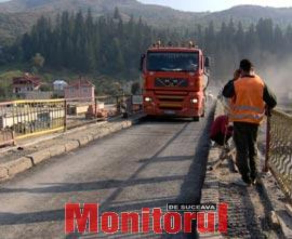 Restricțiile de trafic pe podul de la Vama se aplică preferențial Restricțiile de trafic pe podul de la Vama se aplică preferențial