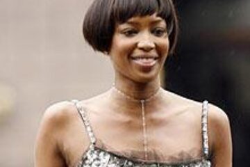 Naomi Campbell a devenit dependentă de droguri după asasinarea prietenul său, Gianni Versace