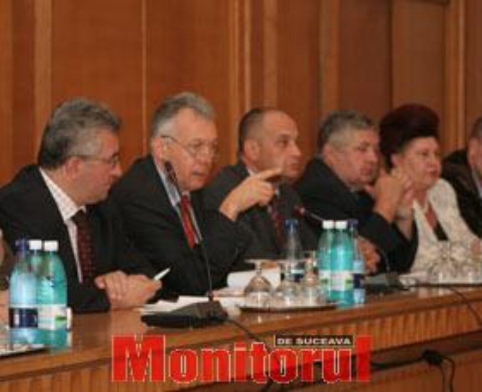 Ministrul Dezvoltării, Lucrărilor Publice şi Locuinţelor, Laszlo Borbely, împreună cu oficiali suceveni