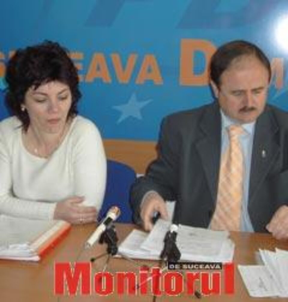 Consilierii democraţi Monica Săndulescu şi Niculai Barbă Consilierii democraţi Monica Săndulescu şi Niculai Barbă