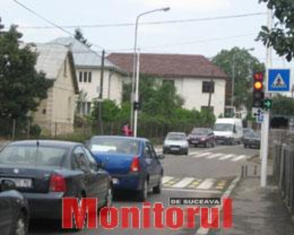 Traficul din intersecţia strada Zamca cu strada Mărăşeşti este îngreunat de timpii prea scurţi