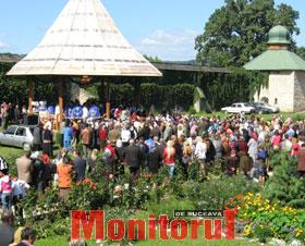 Sute de credincioşi au fost prezenţi ieri la hramul Mănăstirii Râşca