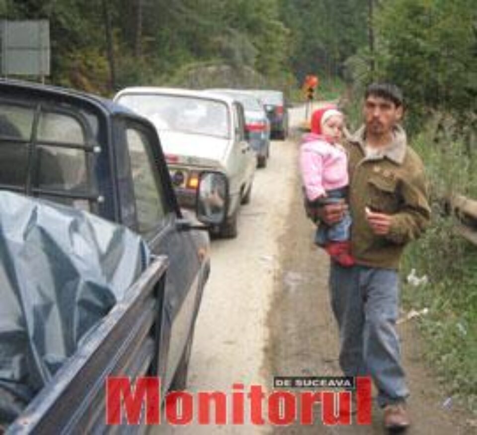 Ultima modă în cerșit pe DN 17 - asaltul la semafor Ultima modă în cerșit pe DN 17 - asaltul la semafor