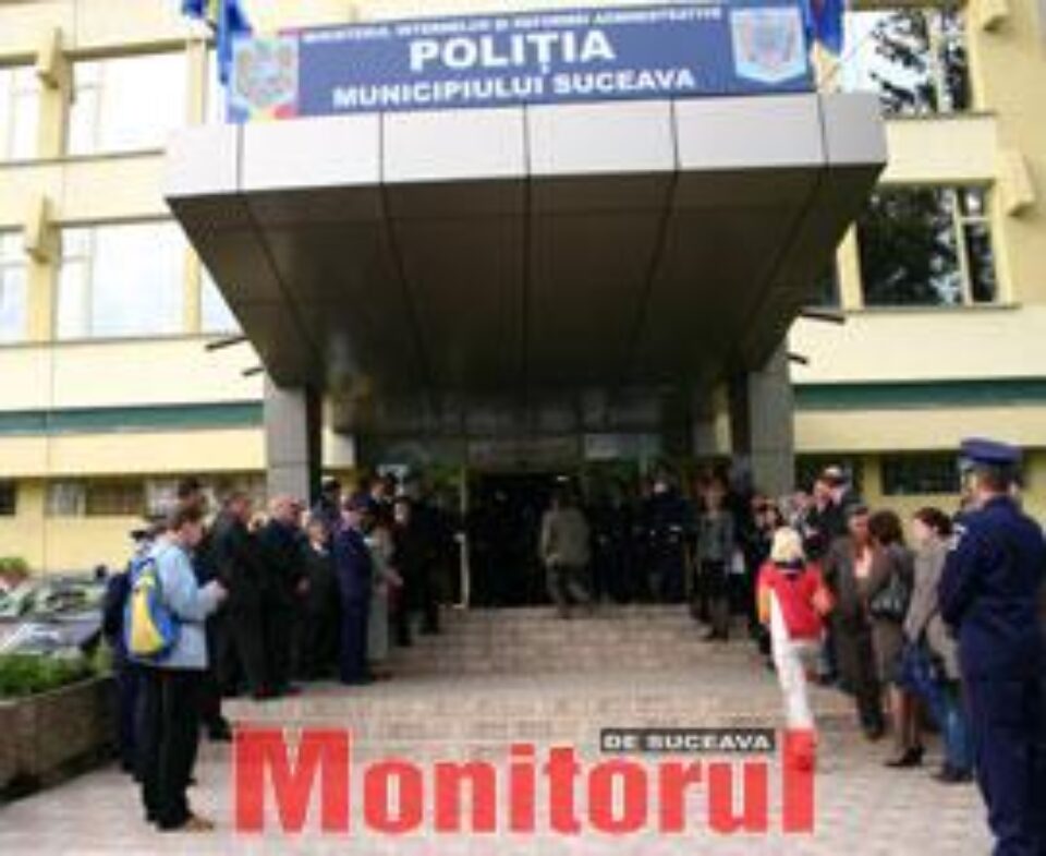 Noul sediul al Poliției Suceava, inaugurat cu focuri de armă și „mascați” pe clădire