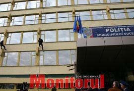Noul sediul al Poliției Suceava, inaugurat cu focuri de armă și „mascați” pe clădire